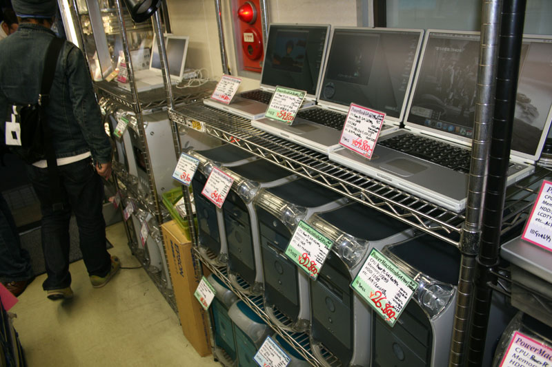 Illustration for article titled Akihabara's U&J Macs is a Museum to, and Graveyard of, Old Macs